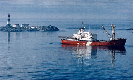 0040-ccgs narwhal.01 - buoy tender