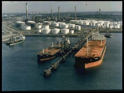 0838-tanker unloading
