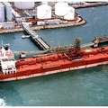 0865-tugs on tanker