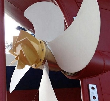 0256.First Carbon Fibre propeller
