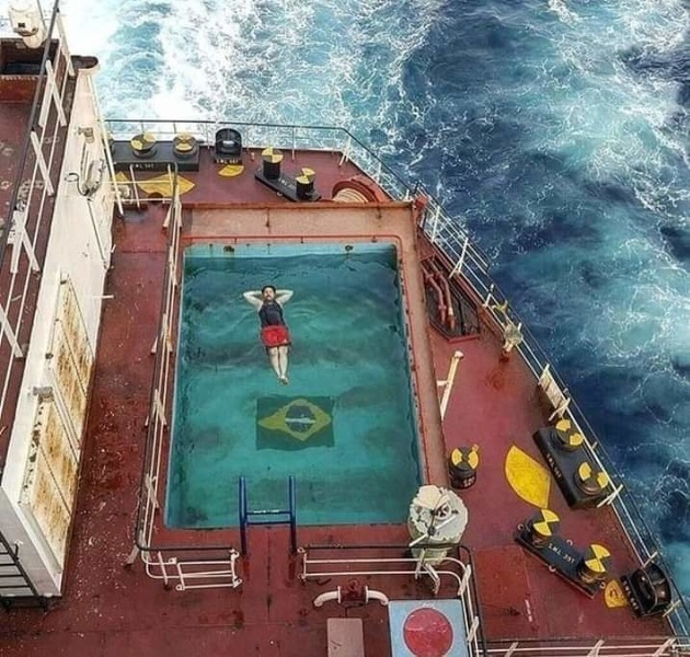 0157.pool at sea.jpg