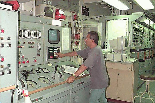 0031-engine control room.JPG
