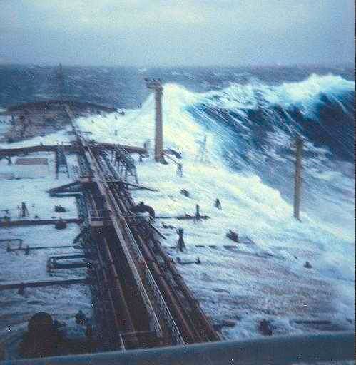 0083-mv esso langedouc - rogue wave by p.lijour.jpg
