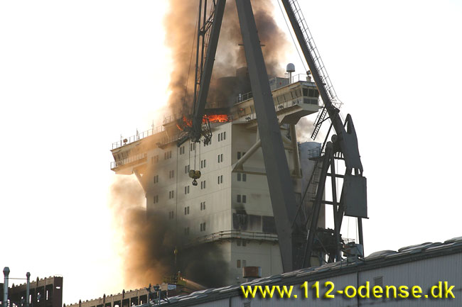 0113-emma maersk on fire.2.jpg