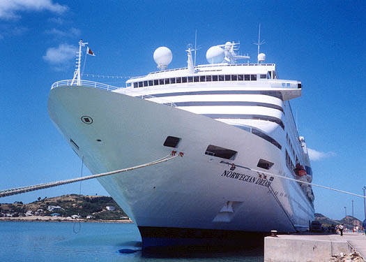 0428-mv norwegian dream - cruise.JPG