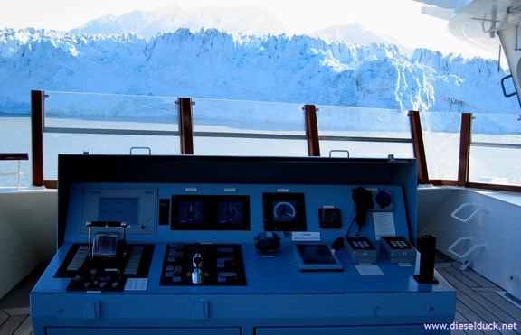 0120-hubbard-glacier.09.2004.02