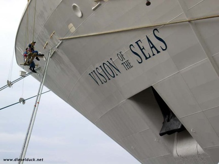 0200-mv vision of the seas - painting bow.1