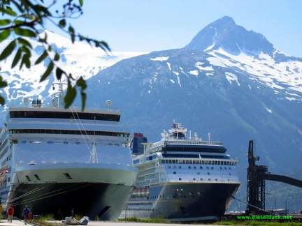 0298-skagway-visitors