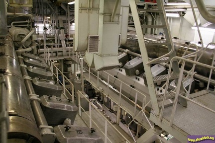 0376-2006.08-wartsila engine room.01