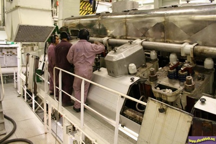 0384-2006.08-wartsila engine room.09