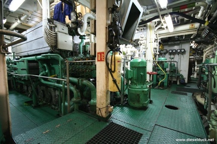 0523-2008.05-DR-Engine-Room.33