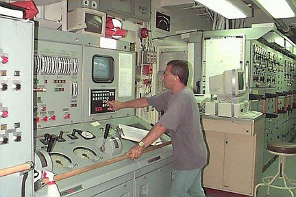 0031-engine control room