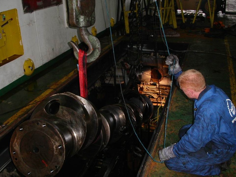 0074-pulling a crankshaft.02.jpg