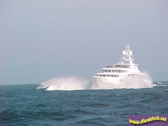 0060-yacht in tofino seas.1