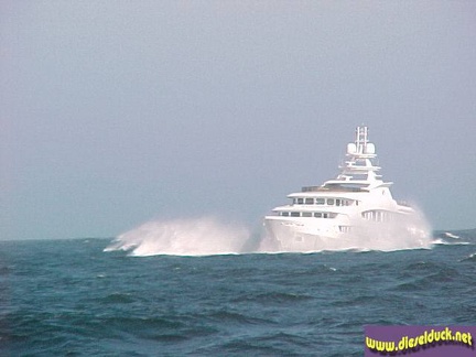 0060-yacht in tofino seas.1