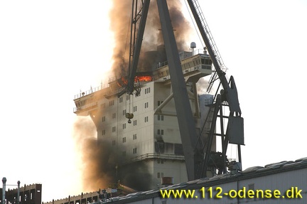 0113-emma maersk on fire.2
