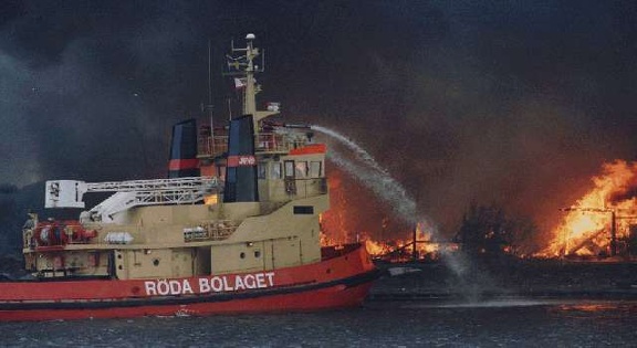 0123-fire boat