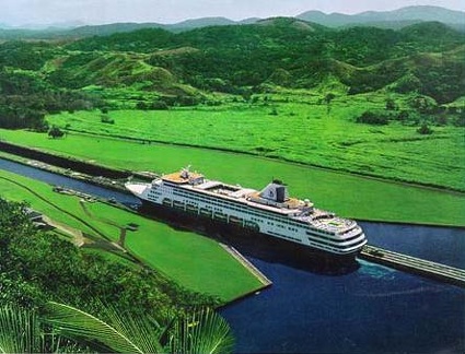 0181-in panama canal