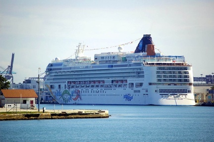 0981-MV Norwegian Pearl
