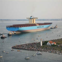 1003-Maersk 11000 box ship