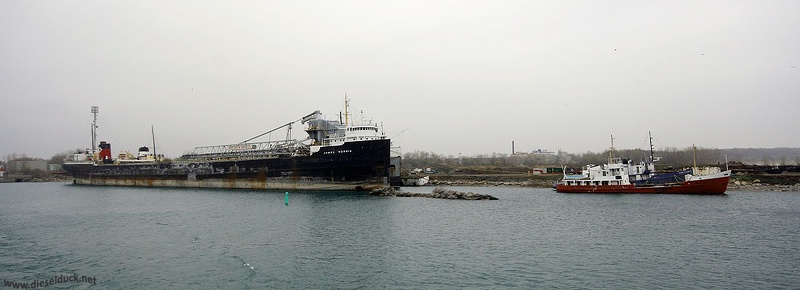 0823.2012.05.01-Port-Colburn Ship breakers.jpg