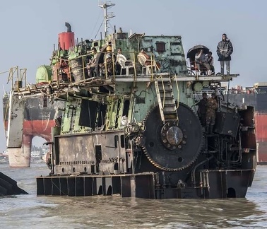 0285.Big engine for boat