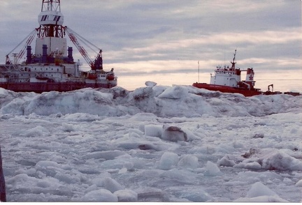 1220.Arctic tugs