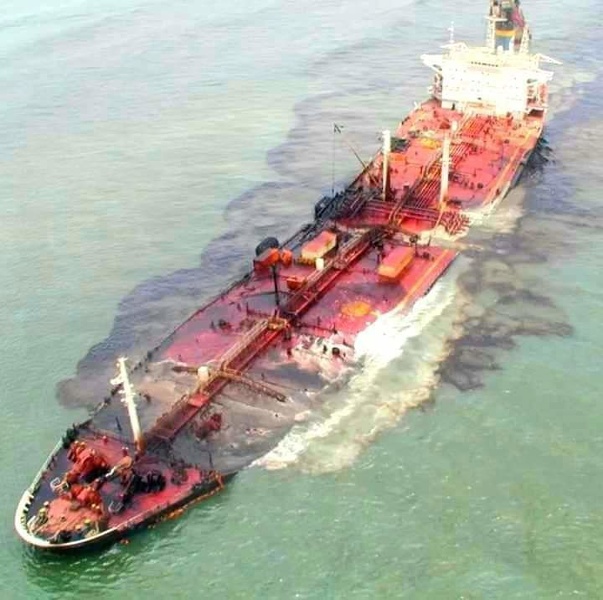 1252.Grounded tanker.jpg