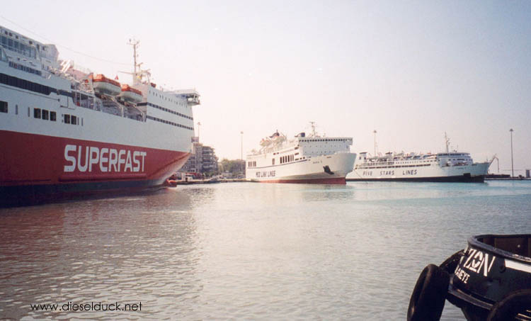 0010-busy_harbour.JPG