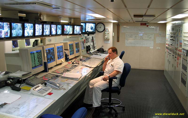 0041-control room.jpg