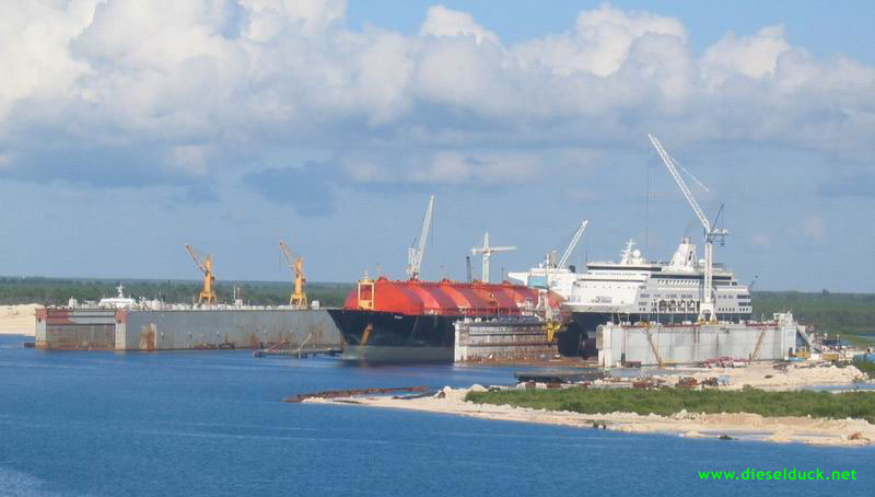 0101-grand-bahamas-shipyard