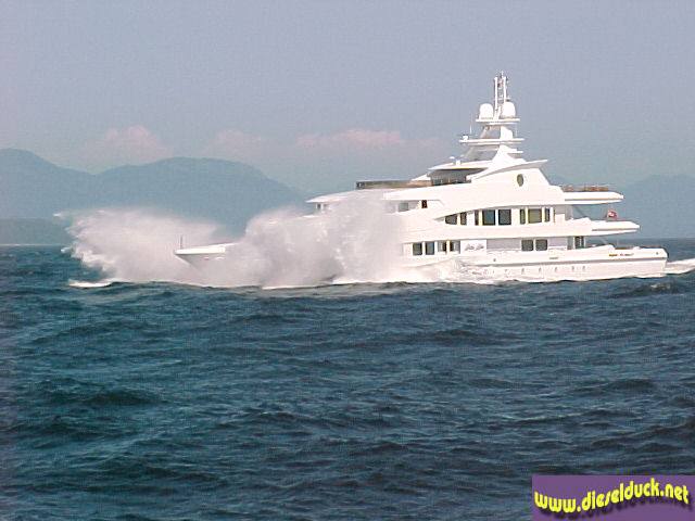 0062-yacht in tofino seas.3.jpg