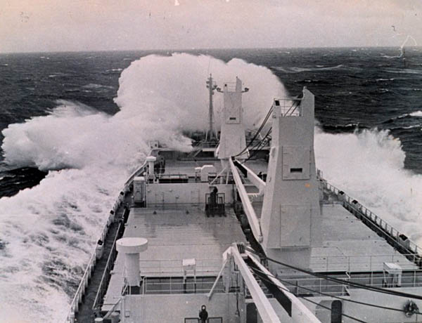 0054-heavy seas.3.JPG