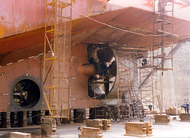 0993-Canadian Arctic 80s Kulluk thruster.jpg