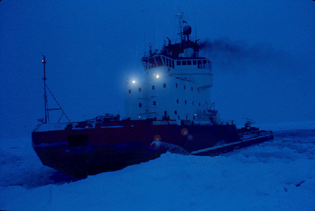 0994-Canadian Arctic 80s MV Kigoriak 2.jpg